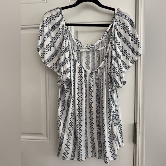 Women’s Torrid top size 2 - Picture 3 of 4